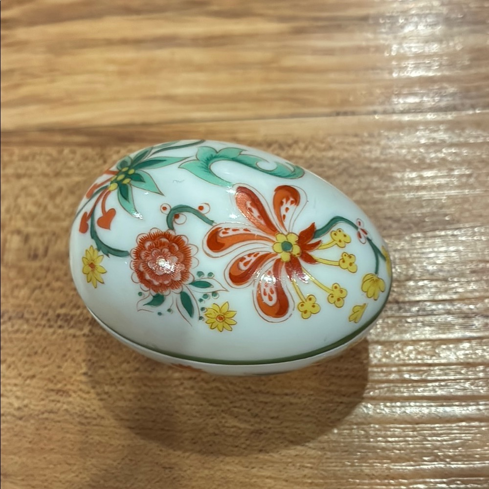 Beautiful Limoges egg